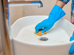 Как да почистим банята от варовик и мухъл лесно и ефективно