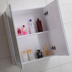 Горен огледален PVC шкаф за баня 7013 LED – стилен и компактен